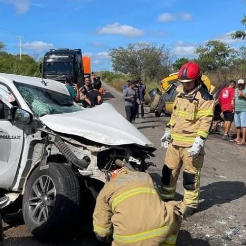 Acidente entre caminhonete e caminhão pipa deixa dois feridos em rodovia no Sertão da Paraíba