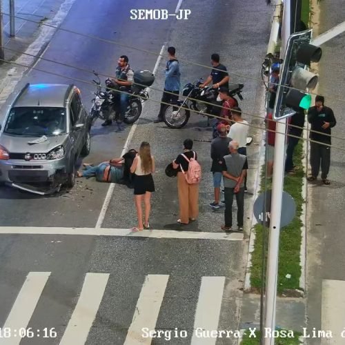 Acidente entre carro e motocicletas deixa um ferido e interdita faixa para Mangabeira na principal dos Bancários