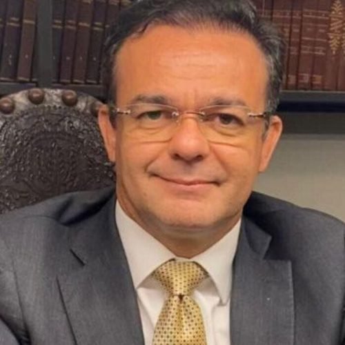 Advogado paraibano, Walber Agra, embarca de volta ao Brasil após ser ameaçado pela polícia da Bolívia e relata momentos de tensão