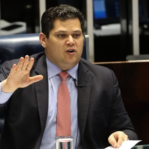 Após judicialização do governo Lula no STF, Davi Alcolumbre opta pela neutralidade e diz que governo tem legitimidade para decisão