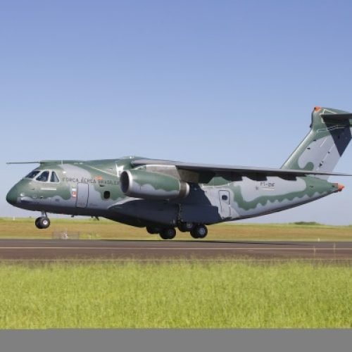Aviões da FAB ficam sem combustível e ministros fazem fila para voar
