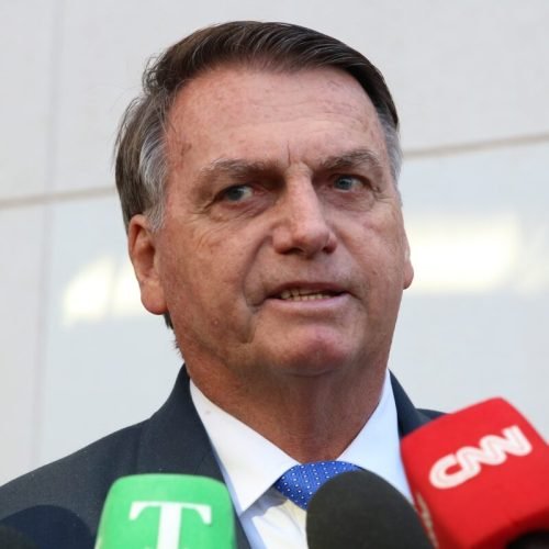 Bolsonaro se altera em entrevista, após pedido de condenação