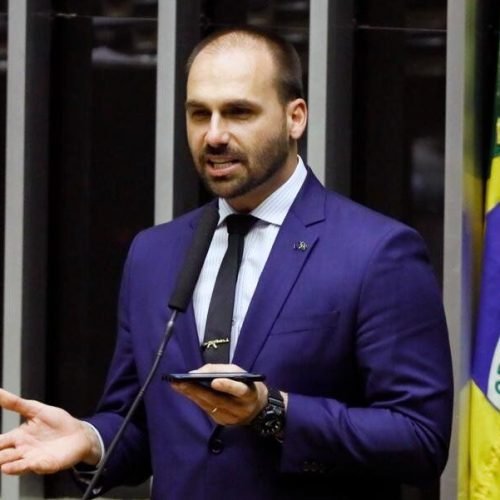 Eduardo Bolsonaro diz que Trump não vai recuar e “Brasil será mergulhado no caos” se não ceder aos EUA