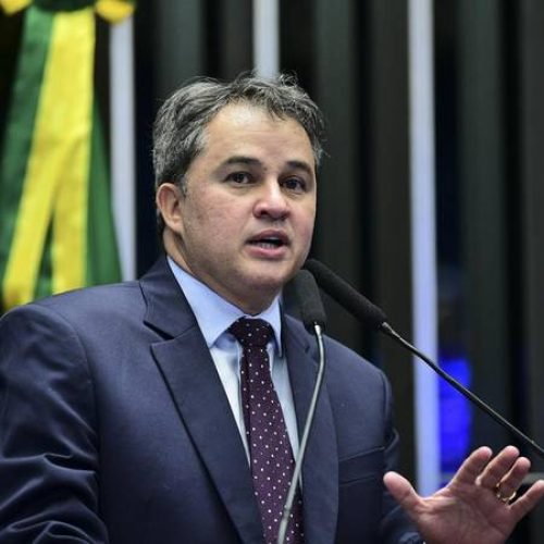 Efraim Filho critica operação da PF contra Bolsonaro e fala em “dois pesos e duas medidas”
