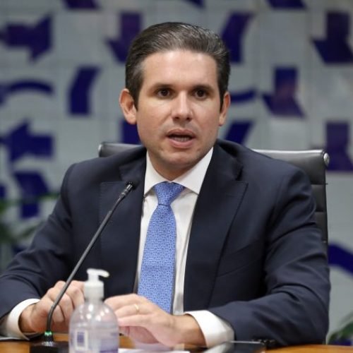 Em entrevista a Jornal, Hugo Motta afirma que, sem Bolsonaro, direita está ‘desorganizada’ para 2026
