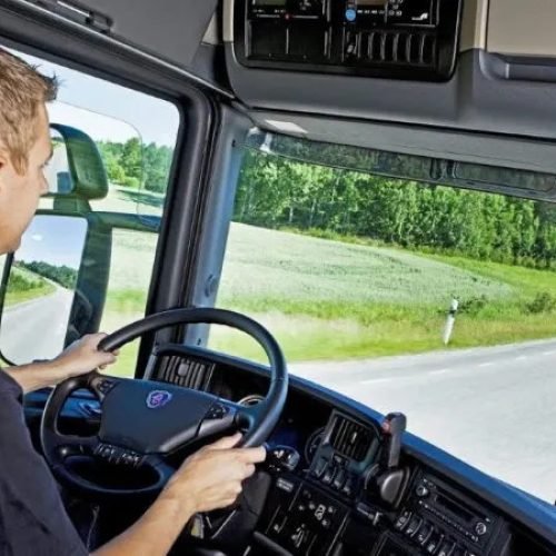 Escassez de jovens no transporte de carga rodoviária preocupa setor de logística