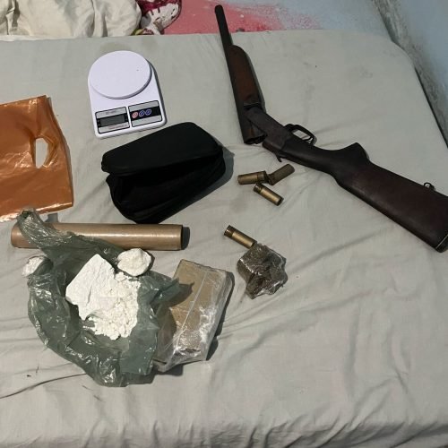 Gangue é presa com armas, munições e drogas em Mamanguape