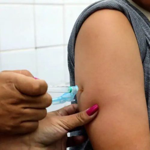 Governador sanciona lei que libera vacinação domiciliar para pessoas com autismo na Paraíba