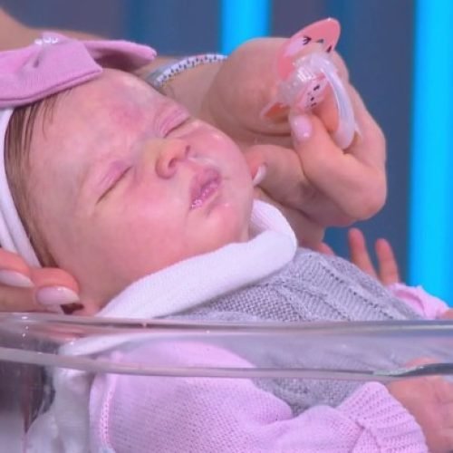 Homem agride bebê de quatro meses achando que era um boneco ‘reborn’