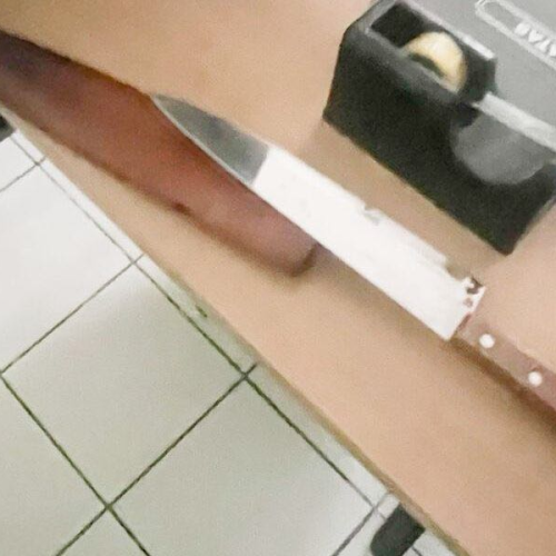 Homem é preso após tentar atacar vereador Carlão, com faca, dentro de gabinete da Câmara de João Pessoa