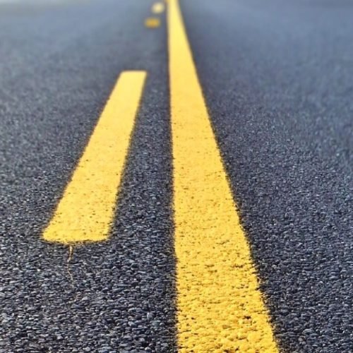 Homem fica ferido após capotar carro e cair em ribanceira na BR-405 no Sertão da Paraíba