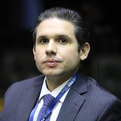 Hugo Motta se irrita com discurso do governo sobre “vilão” da conta de luz