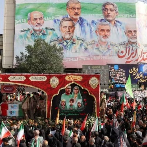 Irã faz funeral de militares e cientistas nucleares mortos na guerra com Israel