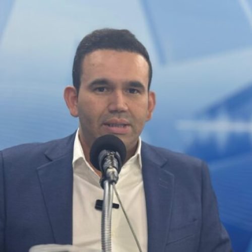 Jhonny Bezerra nega conversas sobre chapa com Cícero Lucena para 2026, mas não descarta possibilidade