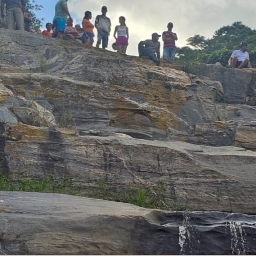 Jovem morre afogado após escorregar e cair de cachoeira no Agreste da Paraíba
