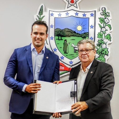 Lucas Ribeiro assume Governo da Paraíba; João Azevêdo viaja a Portugal para apresentar turismo e buscar novos investimentos