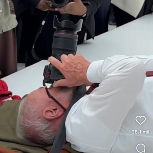 Lula faz acrobacia ao lado de Macron em Paris; confira imagem