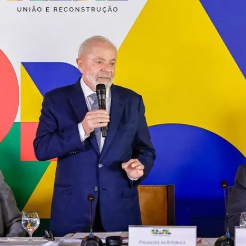 Lula sobe o tom contra Hugo Motta e David Alcolumbre e detona derrubada do IOF