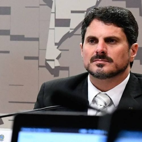 Moraes determina bloqueio de contas do senador Marcos do Val
