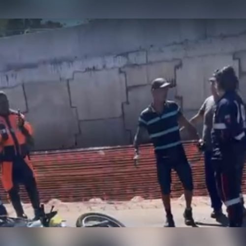 Motociclista morre após ser atropelada por caminhão em João Pessoa e tem celular furtado