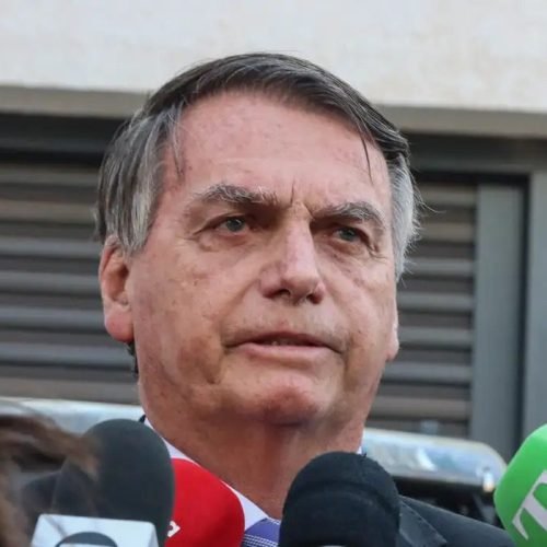 “Não vou sair do Brasil, me prendam”, diz Bolsonaro