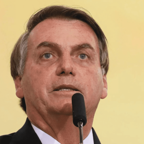 Polícia Federal apreende 14 mil dólares na casa de Bolsonaro