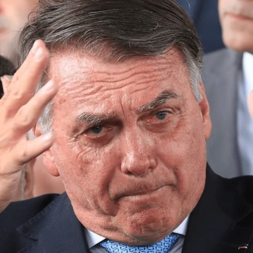 Polícia Federal apreende celular de Bolsonaro
