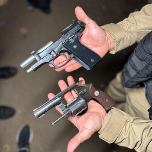 Polícia Militar prende dois homens com armas de fogo que já tinham passagens por outros crimes