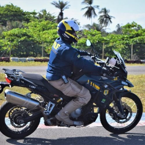Policial fica ferido após bater em veículo durante perseguição na BR-104 em Queimadas, Agreste da Paraíba
