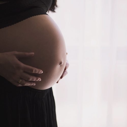 Taxa de fecundidade registra queda e mulheres estão engravidando mais tarde na Paraíba, diz IBGE