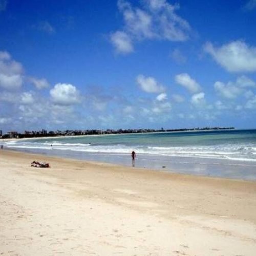 Turista morre na Praia do Bessa após passar mal no mar
