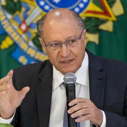 Vice-presidente Geraldo Alckmin é internado às pressas em hospital de Brasília