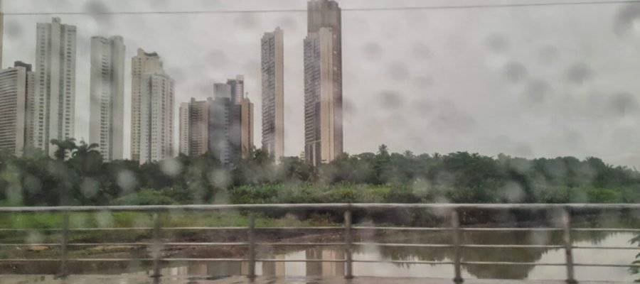 chuvas voltam a causar alagamentos e caos no trânsito no fim da tarde desta sexta-feira, em João Pessoa